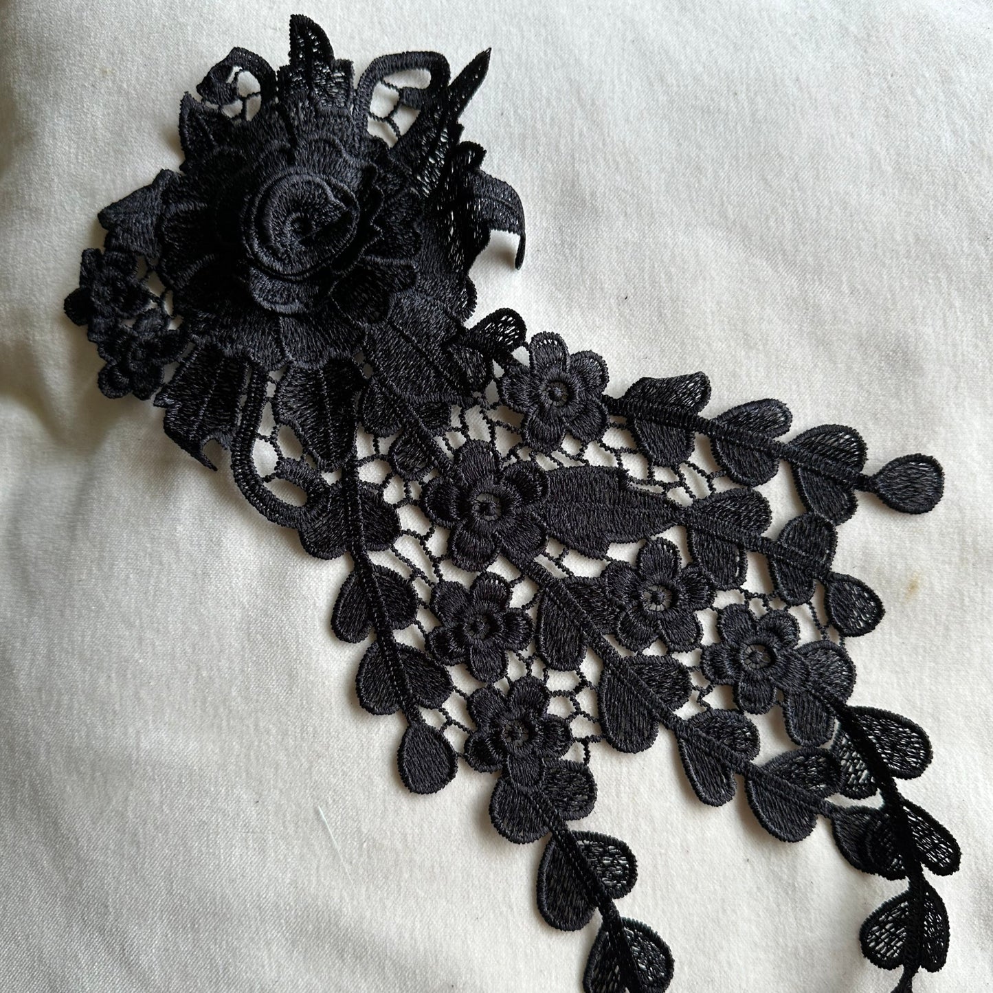 lace trim pair 1 single flower burst