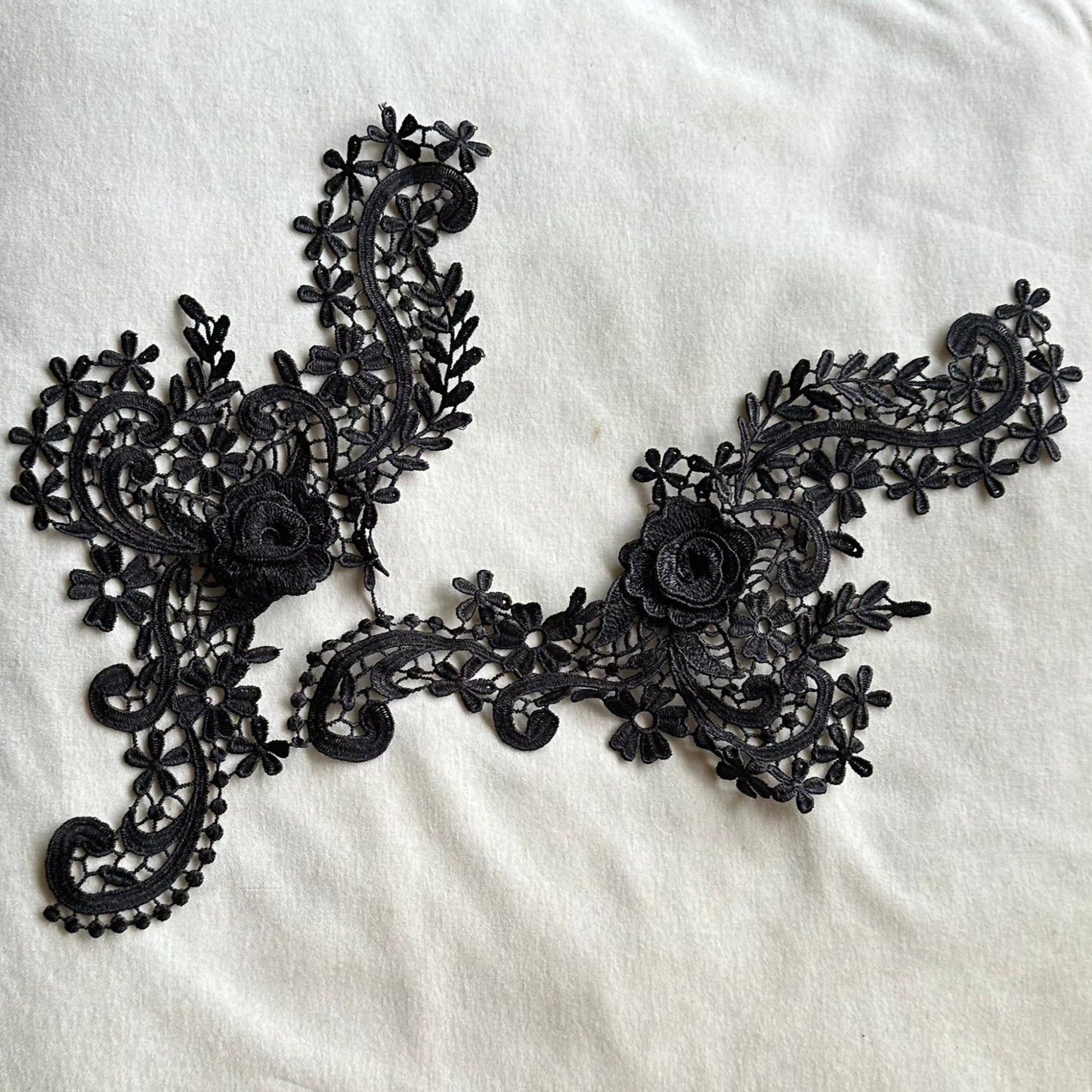 lace trim pair scallop pair