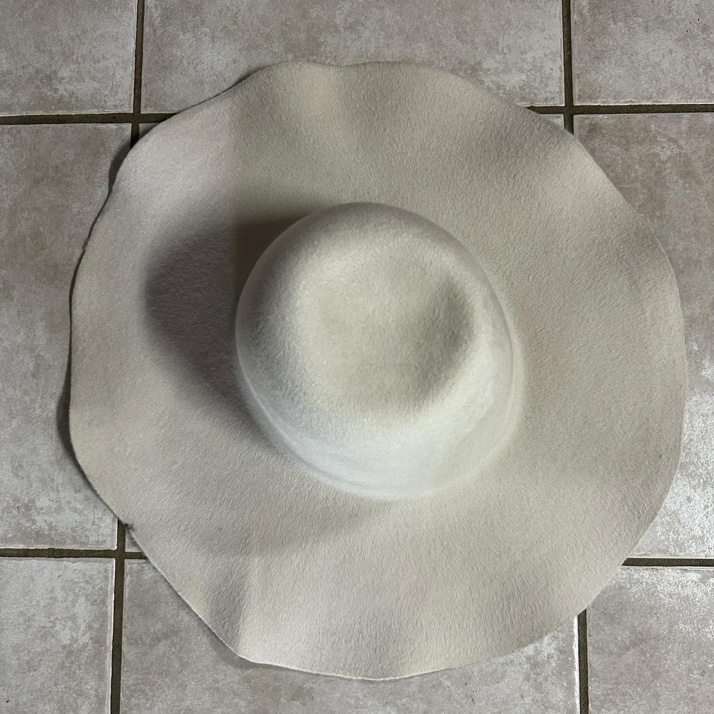 grizzly wool felt capelines ivory