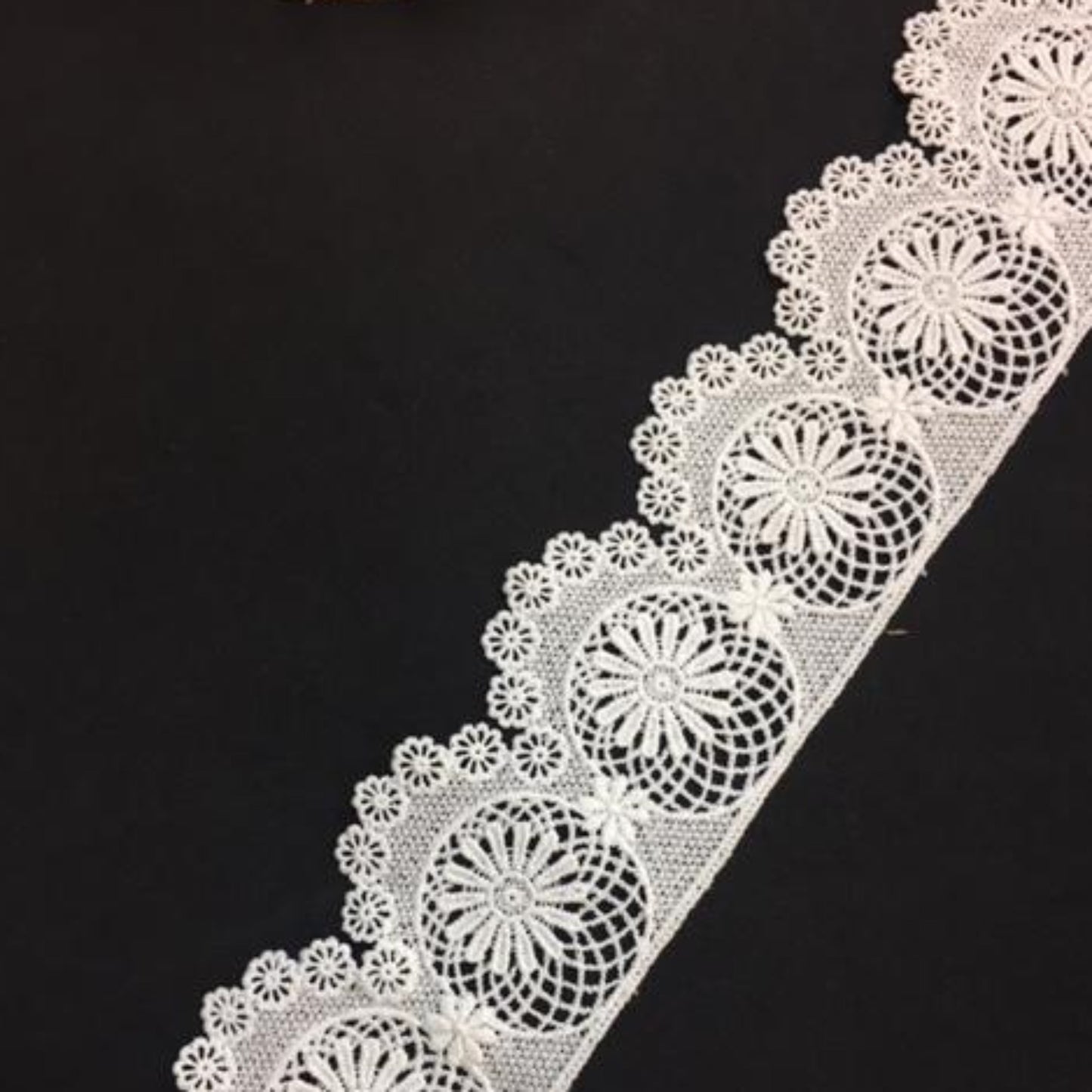 Lace Trim 17 - Circle of Flowers Edging - AU - B Unique Millinery