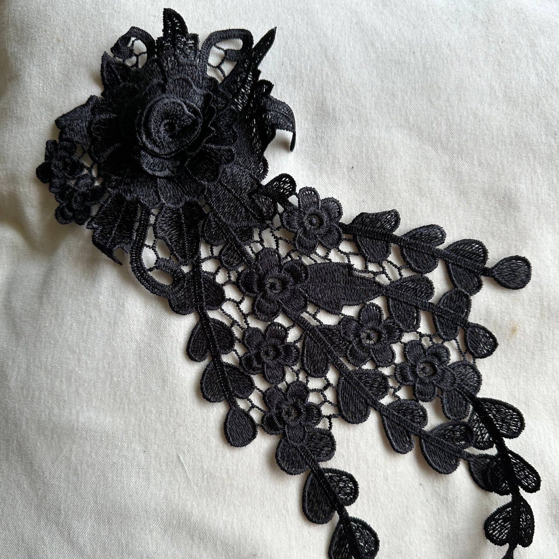 lace trim pair 1 single flower burst