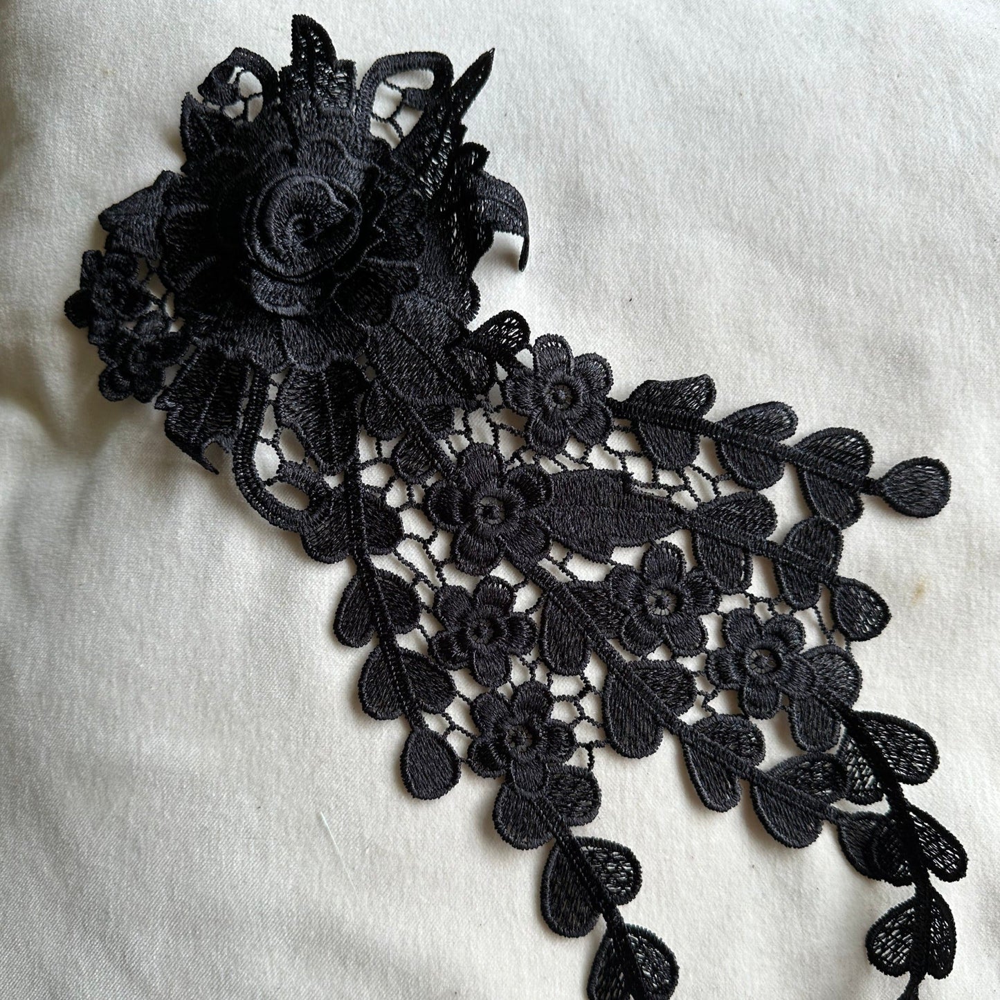 lace trim pair 1 single flower burst