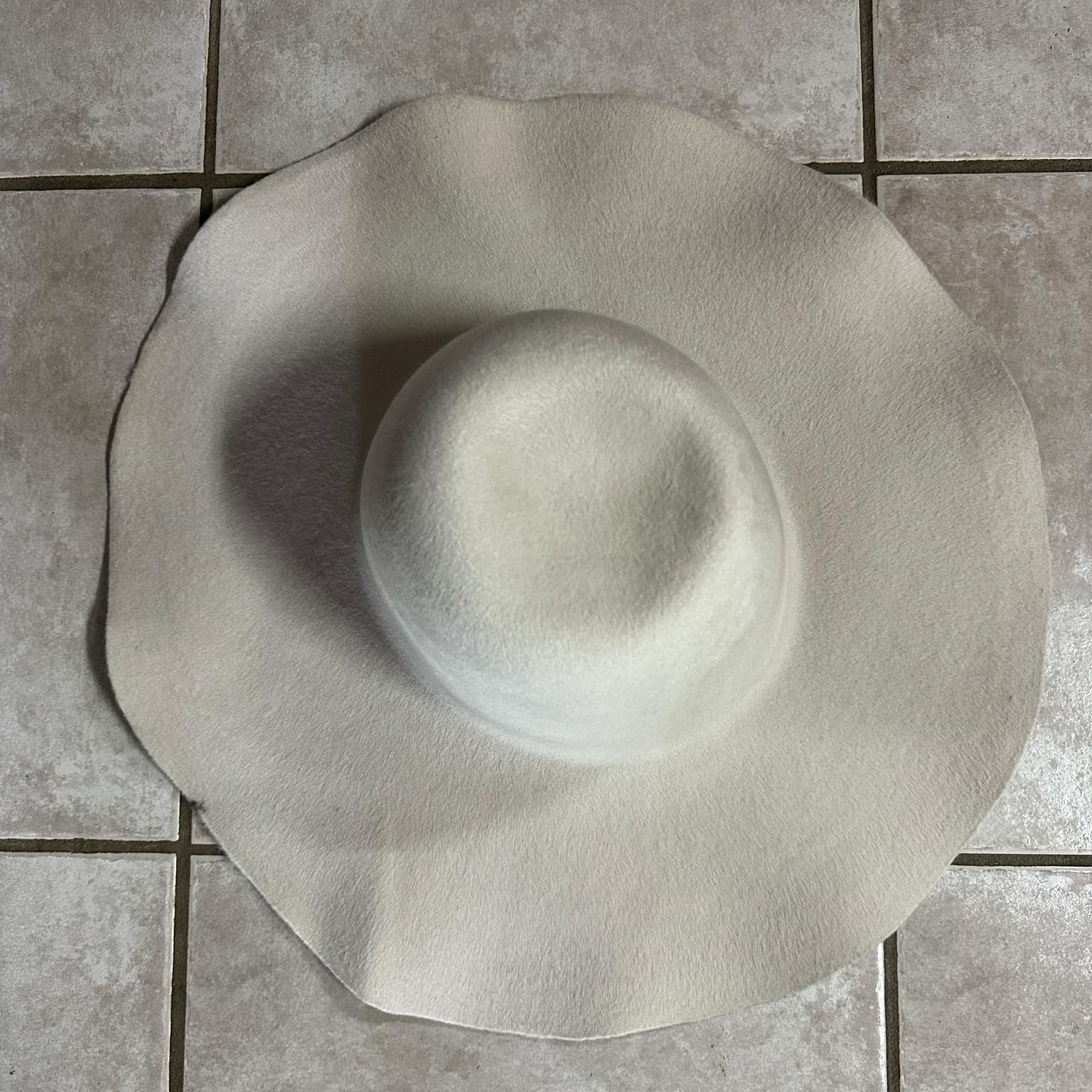 grizzly wool felt capelines ivory