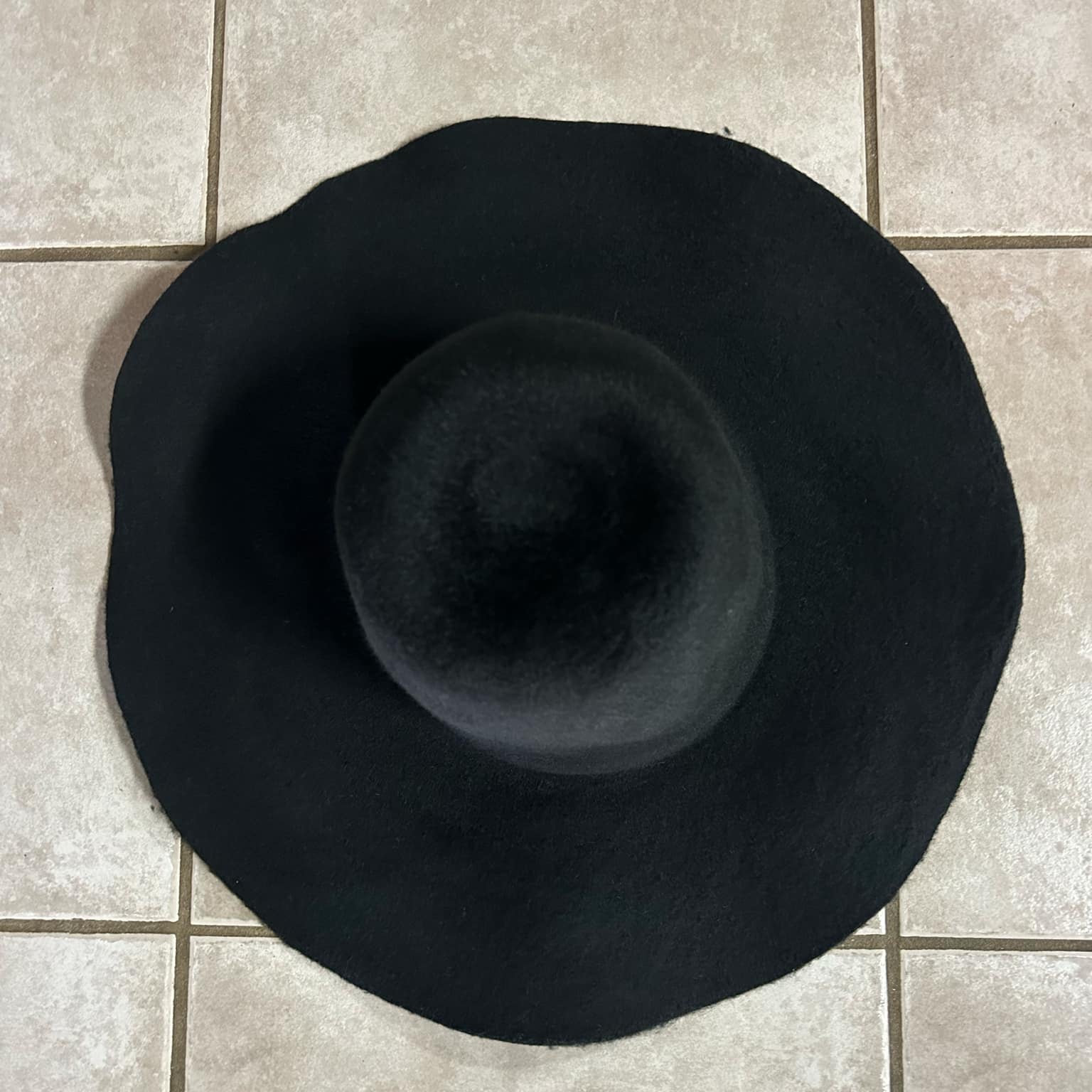grizzly wool felt capelines black