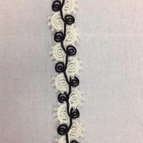 Braid Filgree - Black & White Cross Loop and Entwined