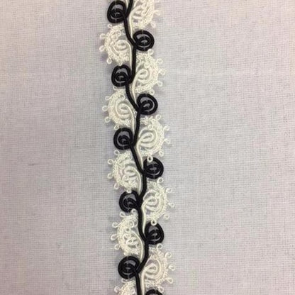 Braid Filgree - Black & White Cross Loop and Entwined